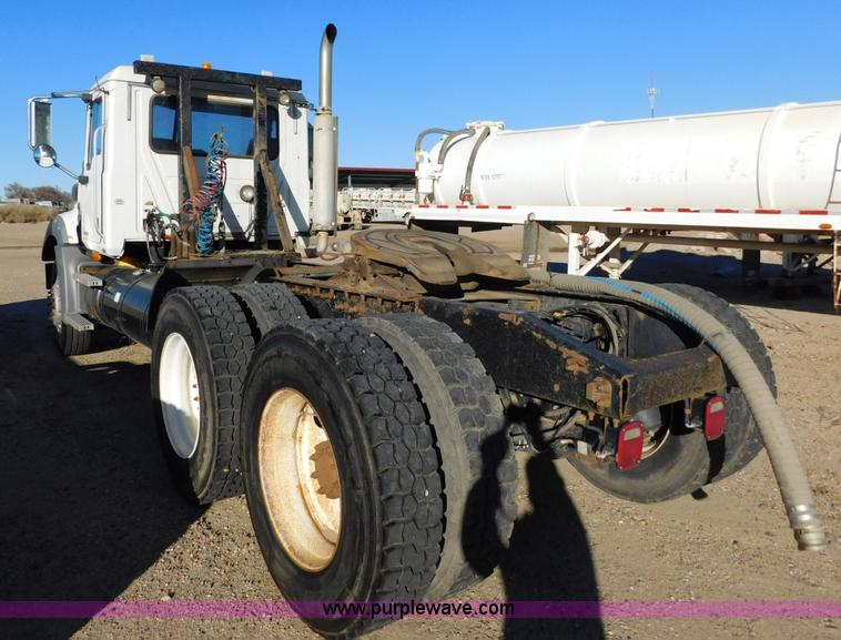 image for item AW9369 2006 Mack CT713 semi truck