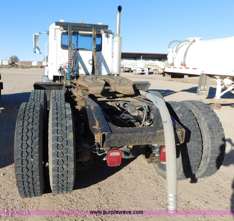 image for item AW9369 2006 Mack CT713 semi truck