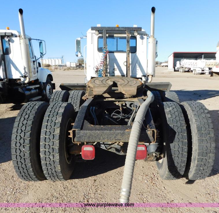 image for item AW9369 2006 Mack CT713 semi truck