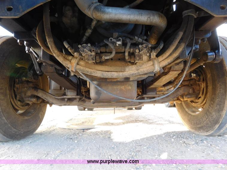 image for item AW9369 2006 Mack CT713 semi truck