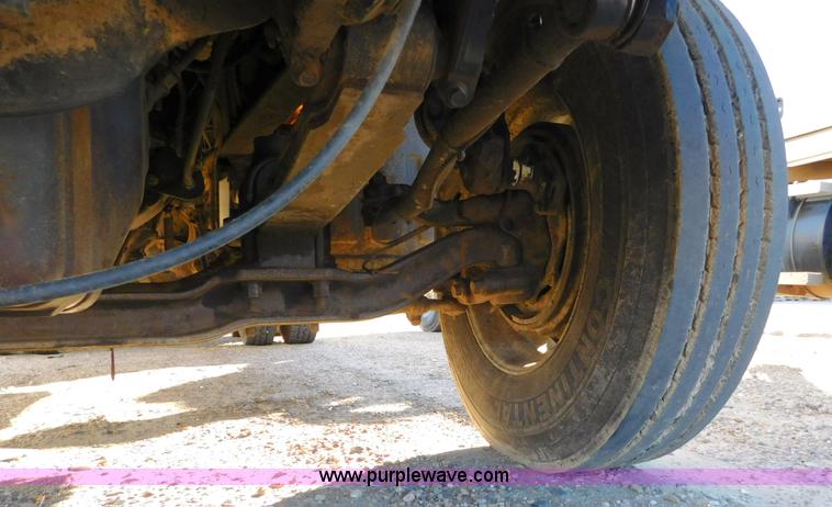 image for item AW9369 2006 Mack CT713 semi truck