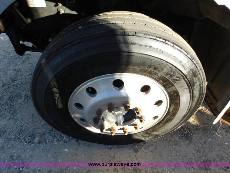 image for item AW9369 2006 Mack CT713 semi truck