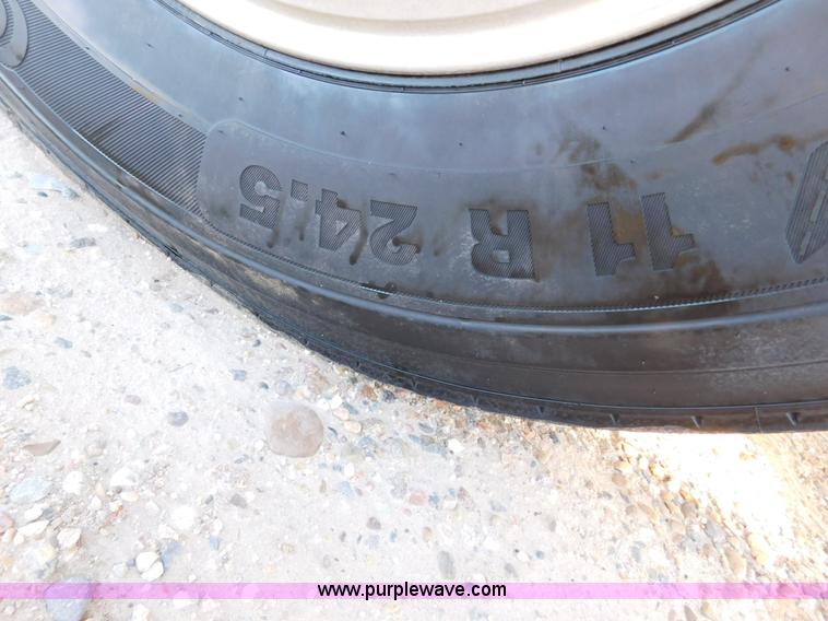 image for item AW9369 2006 Mack CT713 semi truck