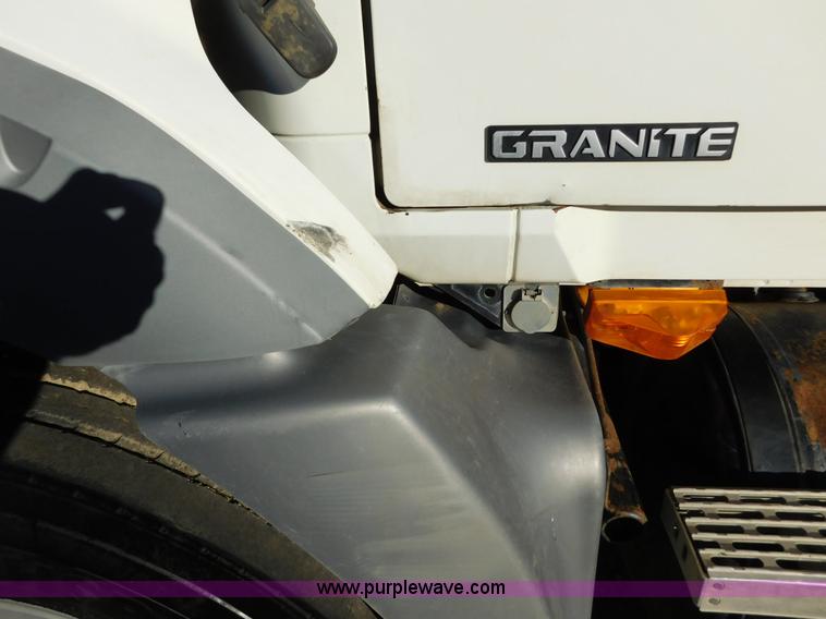 image for item AW9369 2006 Mack CT713 semi truck