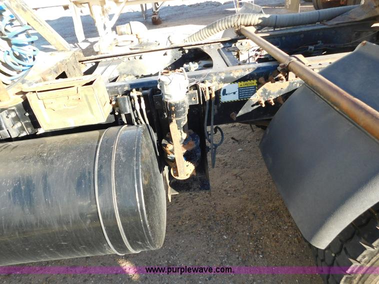 image for item AW9369 2006 Mack CT713 semi truck