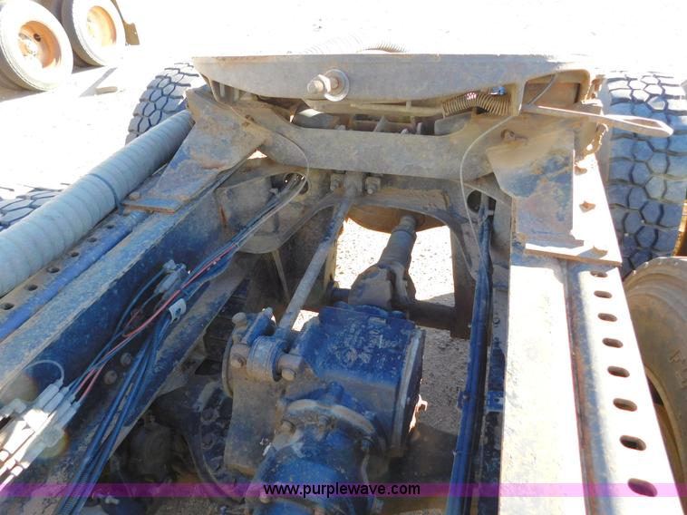 image for item AW9369 2006 Mack CT713 semi truck