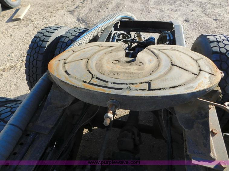 image for item AW9369 2006 Mack CT713 semi truck