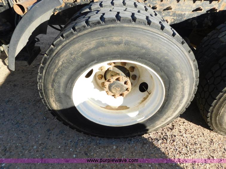 image for item AW9369 2006 Mack CT713 semi truck