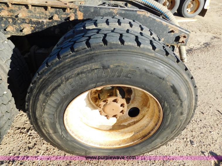 image for item AW9369 2006 Mack CT713 semi truck