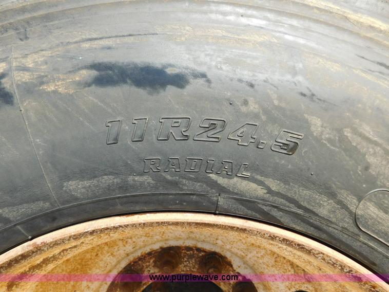 image for item AW9369 2006 Mack CT713 semi truck