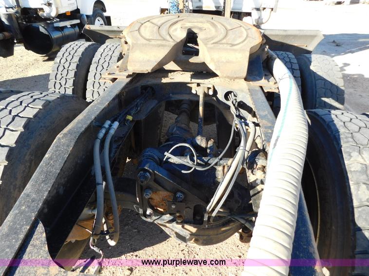 image for item AW9369 2006 Mack CT713 semi truck