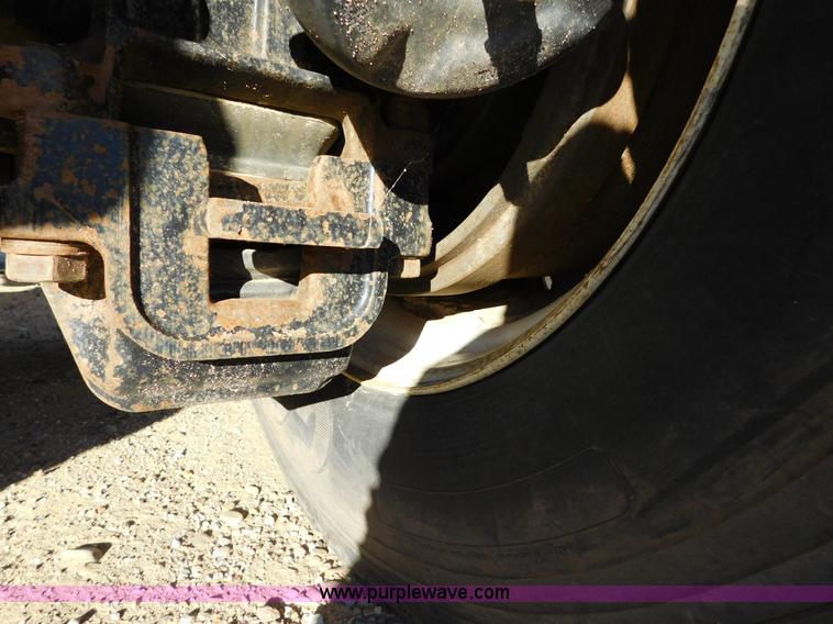 image for item AW9369 2006 Mack CT713 semi truck