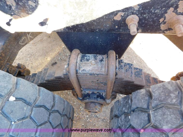 image for item AW9369 2006 Mack CT713 semi truck