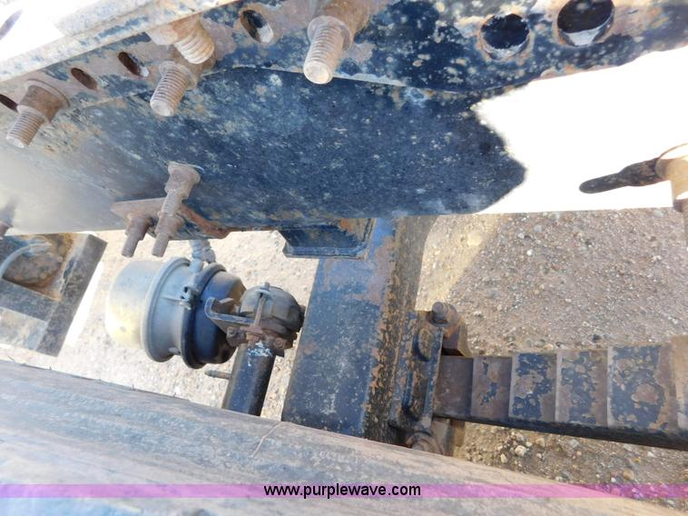 image for item AW9369 2006 Mack CT713 semi truck