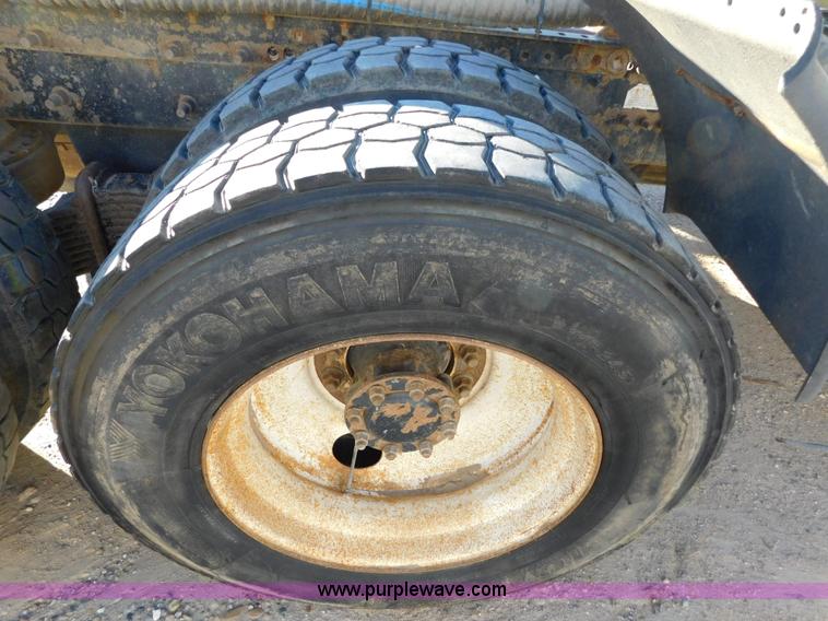 image for item AW9369 2006 Mack CT713 semi truck