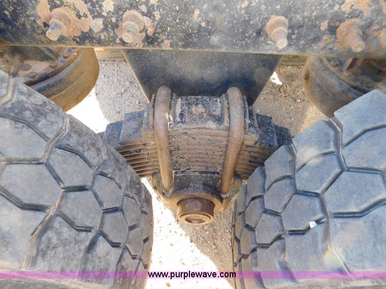 image for item AW9369 2006 Mack CT713 semi truck