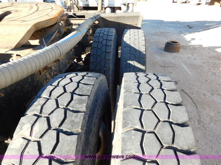 image for item AW9369 2006 Mack CT713 semi truck