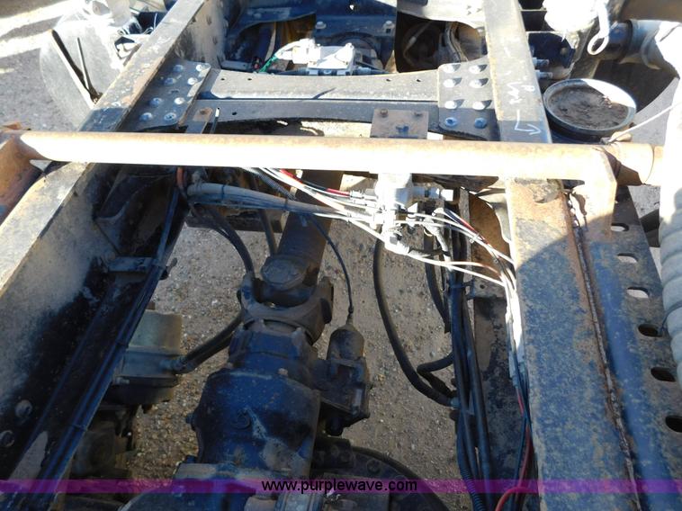 image for item AW9369 2006 Mack CT713 semi truck