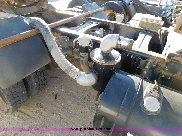 image for item AW9369 2006 Mack CT713 semi truck