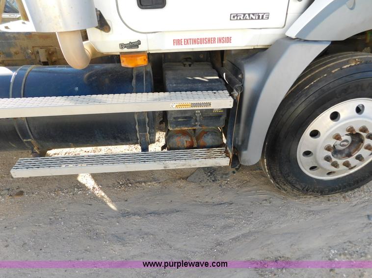 image for item AW9369 2006 Mack CT713 semi truck