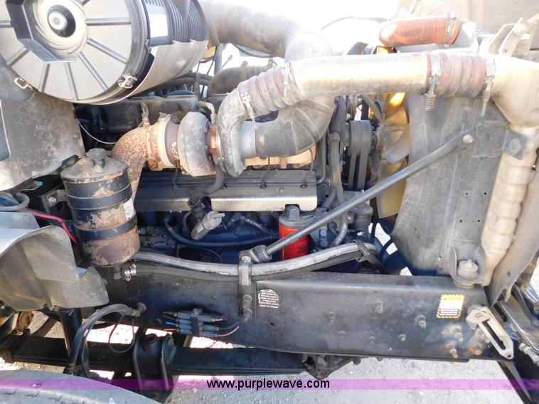 image for item AW9369 2006 Mack CT713 semi truck