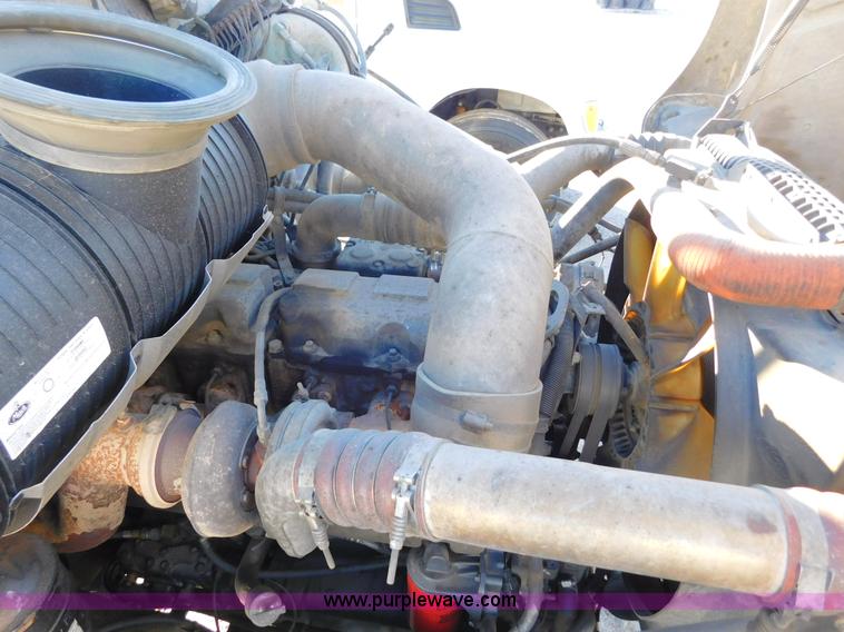 image for item AW9369 2006 Mack CT713 semi truck