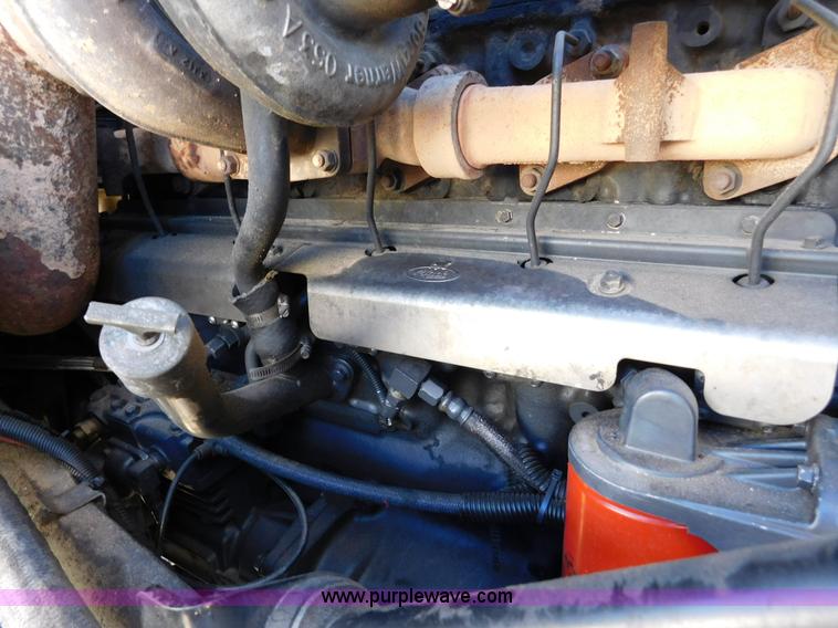 image for item AW9369 2006 Mack CT713 semi truck