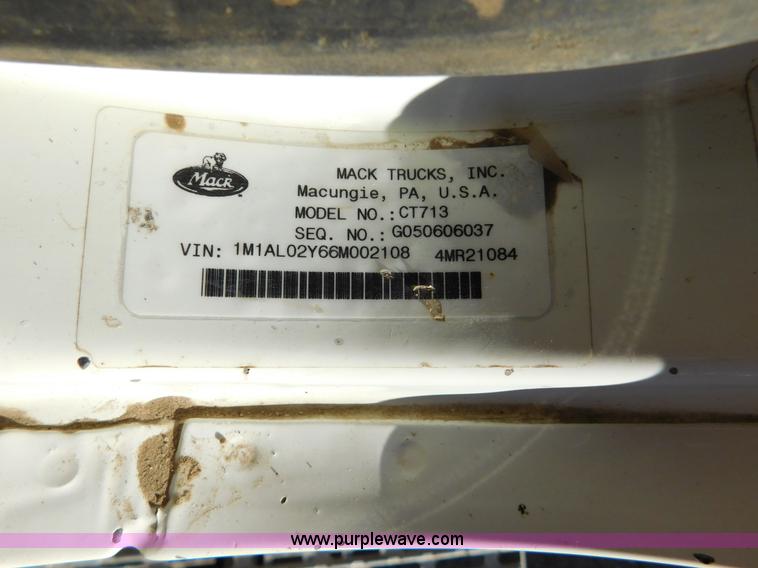 image for item AW9369 2006 Mack CT713 semi truck