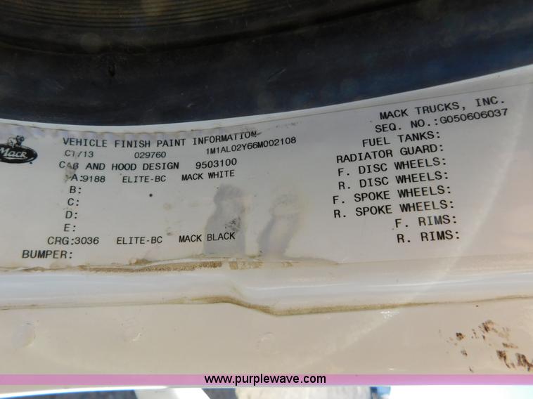 image for item AW9369 2006 Mack CT713 semi truck