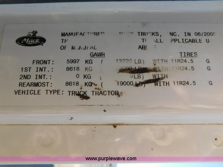 image for item AW9369 2006 Mack CT713 semi truck