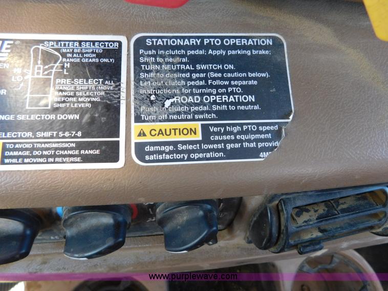 image for item AW9369 2006 Mack CT713 semi truck