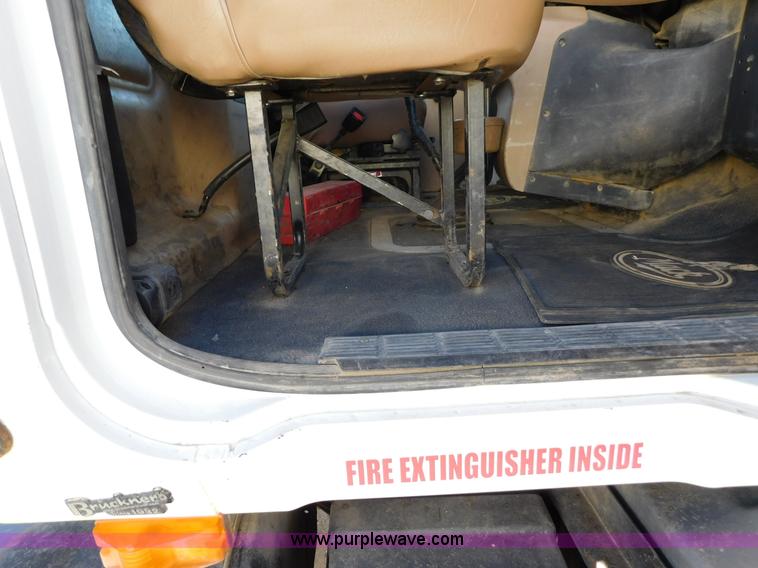 image for item AW9369 2006 Mack CT713 semi truck