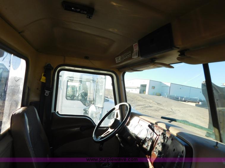 image for item AW9369 2006 Mack CT713 semi truck