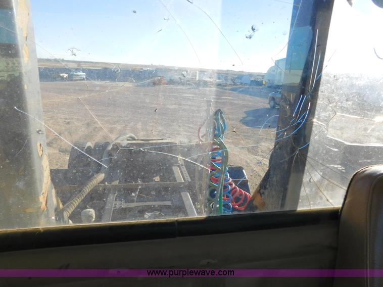 image for item AW9369 2006 Mack CT713 semi truck