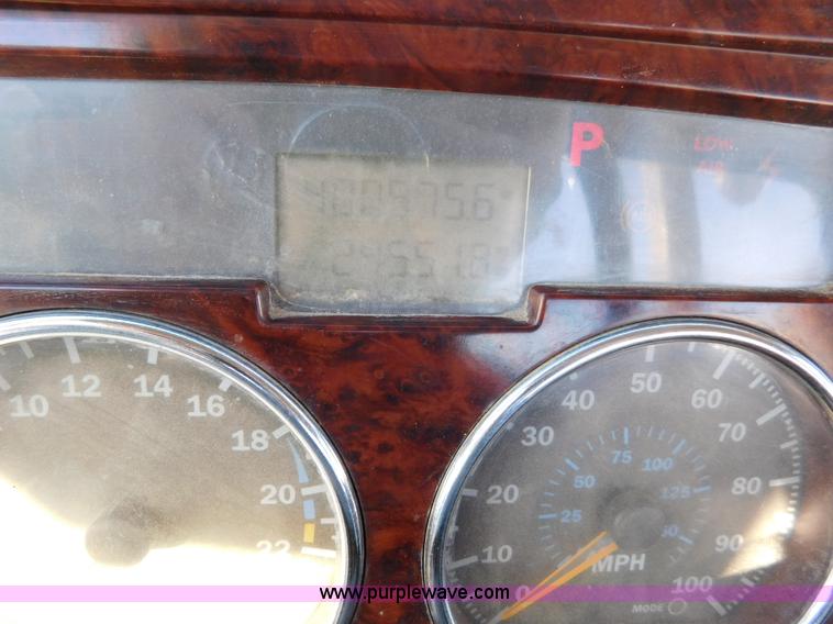 image for item AW9369 2006 Mack CT713 semi truck