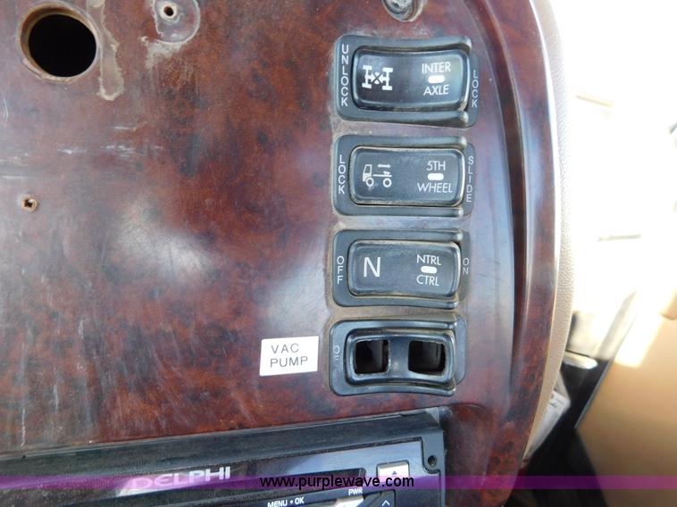 image for item AW9369 2006 Mack CT713 semi truck