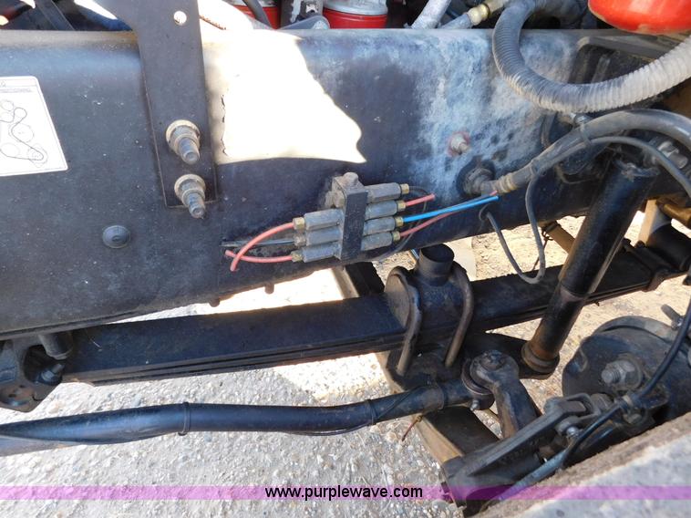 image for item AW9369 2006 Mack CT713 semi truck