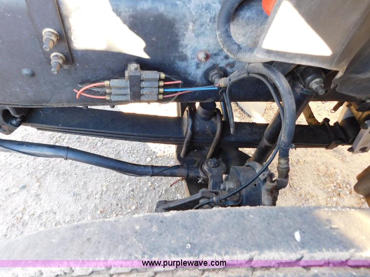 image for item AW9369 2006 Mack CT713 semi truck