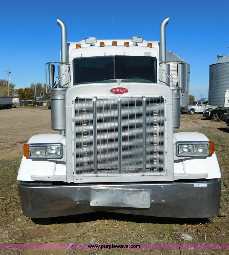image for item AW9375 2001 Peterbilt 379 semi truck