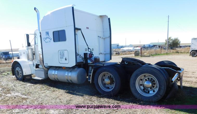 image for item AW9375 2001 Peterbilt 379 semi truck