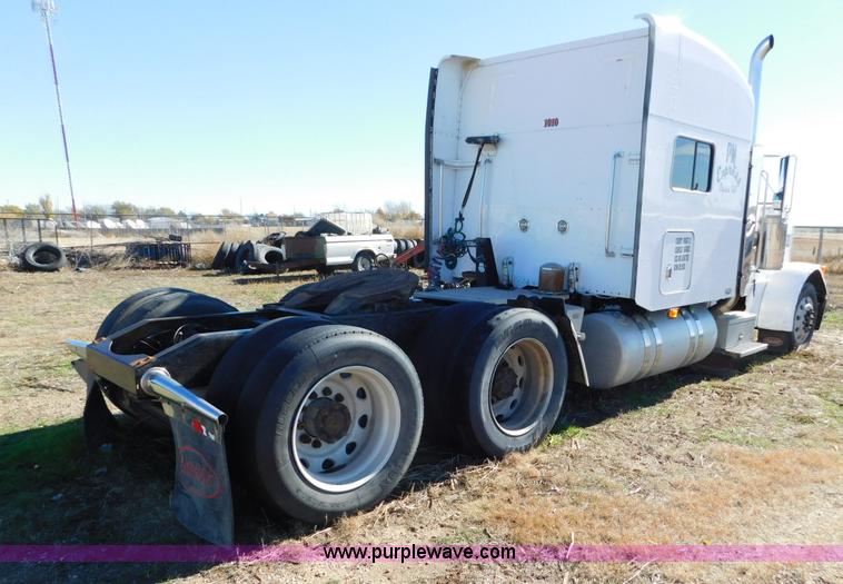image for item AW9375 2001 Peterbilt 379 semi truck