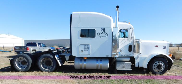 image for item AW9375 2001 Peterbilt 379 semi truck