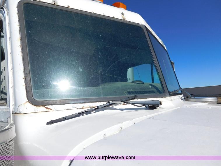 image for item AW9375 2001 Peterbilt 379 semi truck