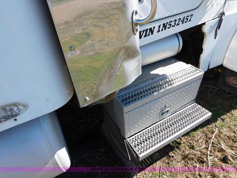 image for item AW9375 2001 Peterbilt 379 semi truck