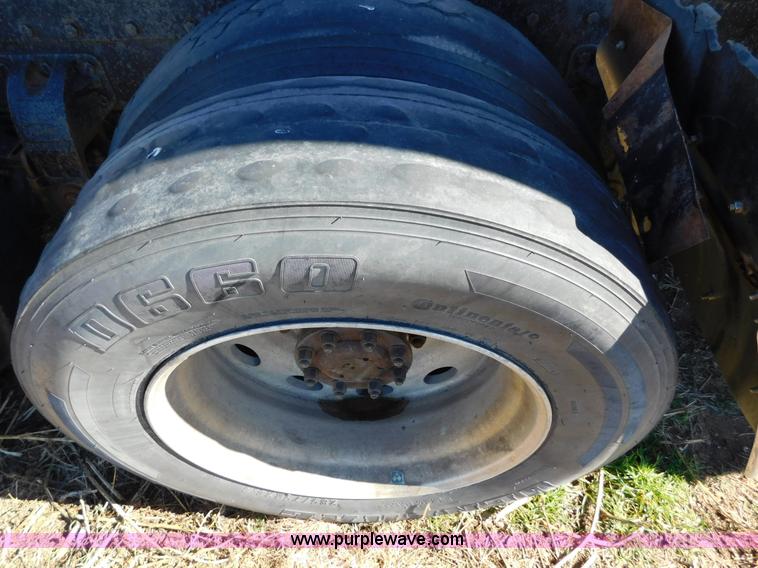 image for item AW9375 2001 Peterbilt 379 semi truck