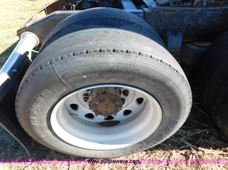 image for item AW9375 2001 Peterbilt 379 semi truck