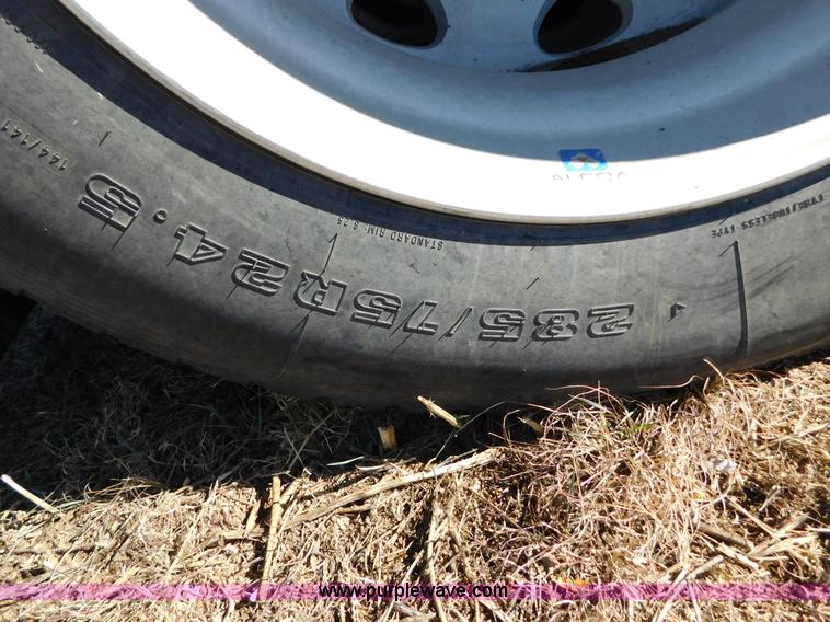 image for item AW9375 2001 Peterbilt 379 semi truck