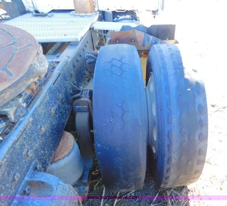 image for item AW9375 2001 Peterbilt 379 semi truck