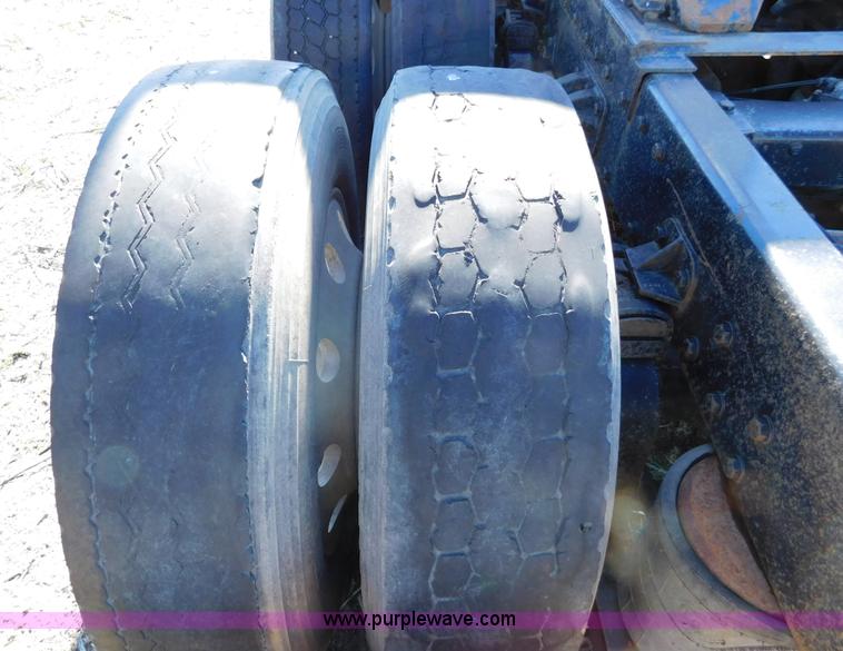 image for item AW9375 2001 Peterbilt 379 semi truck