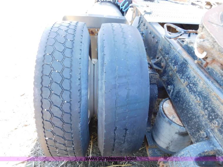 image for item AW9375 2001 Peterbilt 379 semi truck